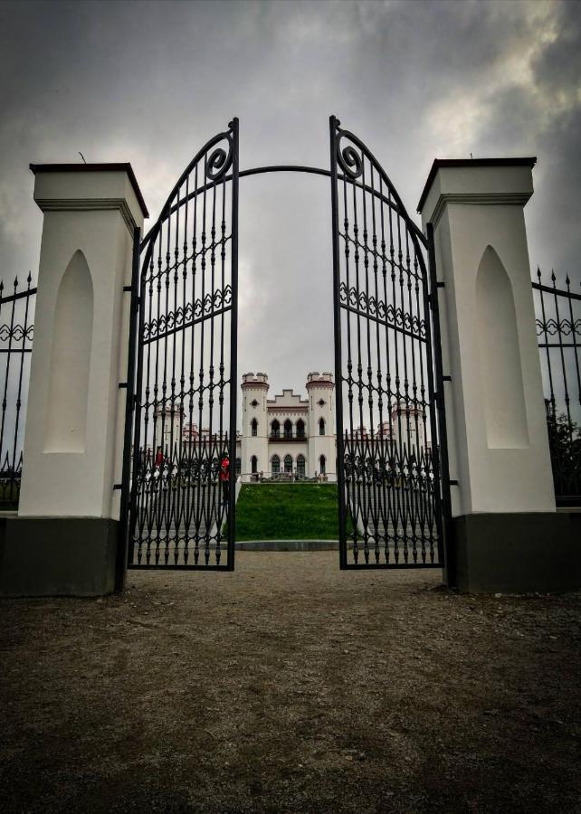 Otel Puslovskih Kossowski Dvorec Kossovo Exterior foto